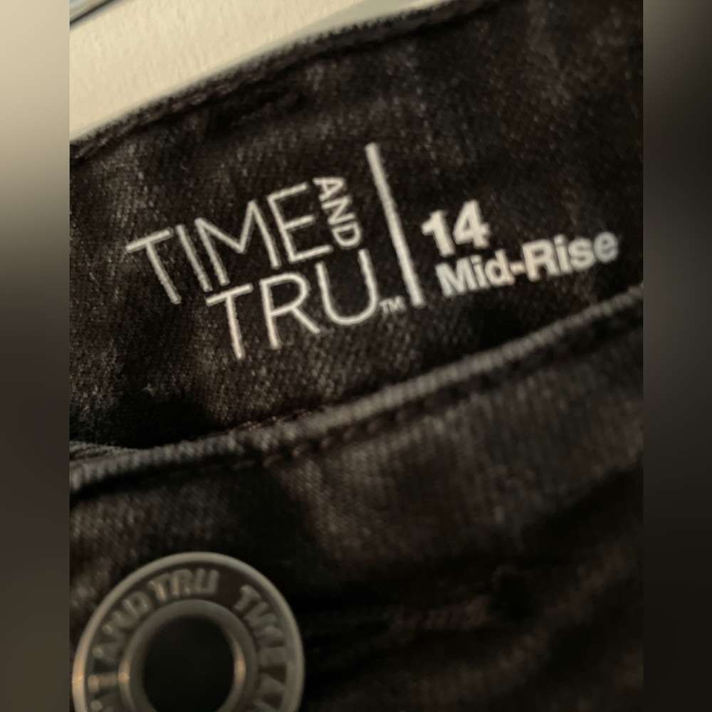 Time and Tru shorts size 14 - Picture 2 of 3